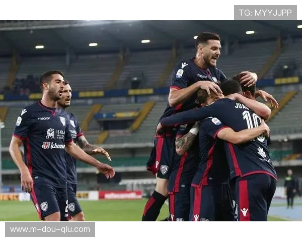 莱切主帅停赛缺席，助理教练临场指挥首秀